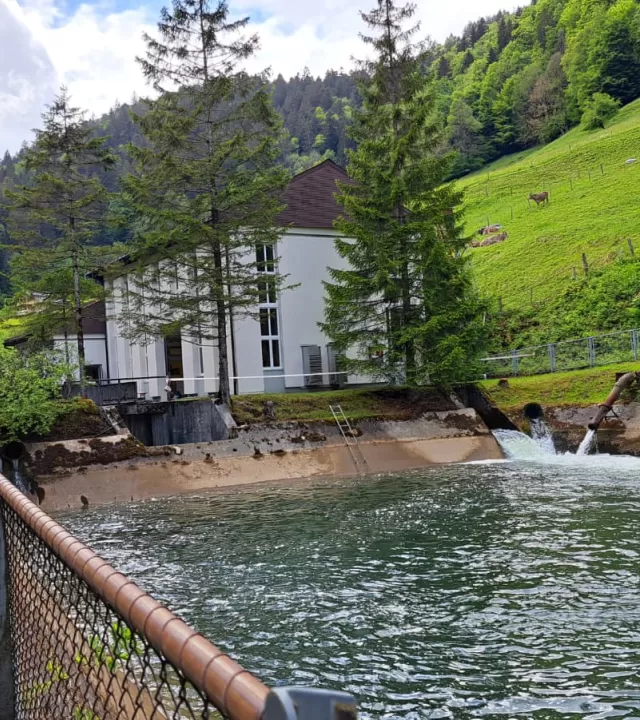 Ablaufbecken eines Wasserkraftwerks