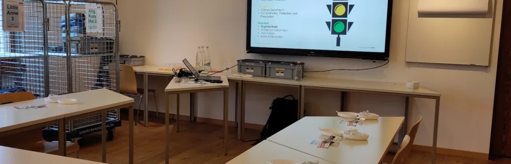 Ein Kurslokal mit aufgeblendeter Folie