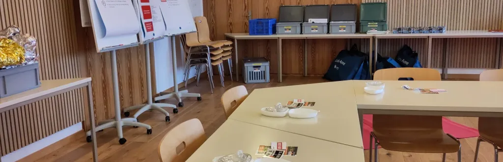 Ein für einen Nothilfekurs vorbereiteter Raum